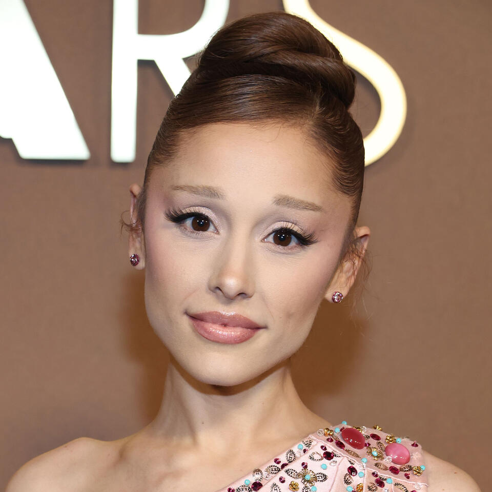 Ariana Grande Fans Are 'Seriously Worried' About Her Health After Seeing Her In A Black Dress In New Eternal Sunshine Tour Photos: 'Very Sad'