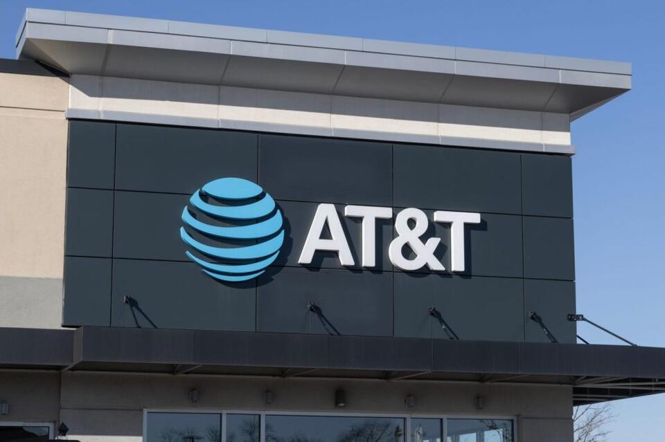 AT&T data breach payout alert: Why most won’t see cash until 2027 ...