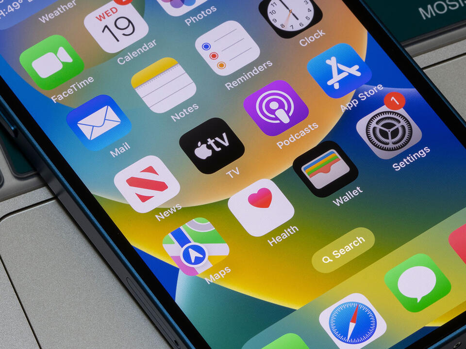 4-pre-installed-apps-no-ones-uses-that-take-up-so-much-storage-on-your