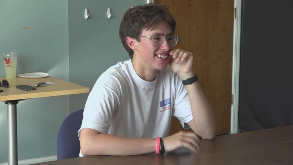 Rising high school senior gives back to school