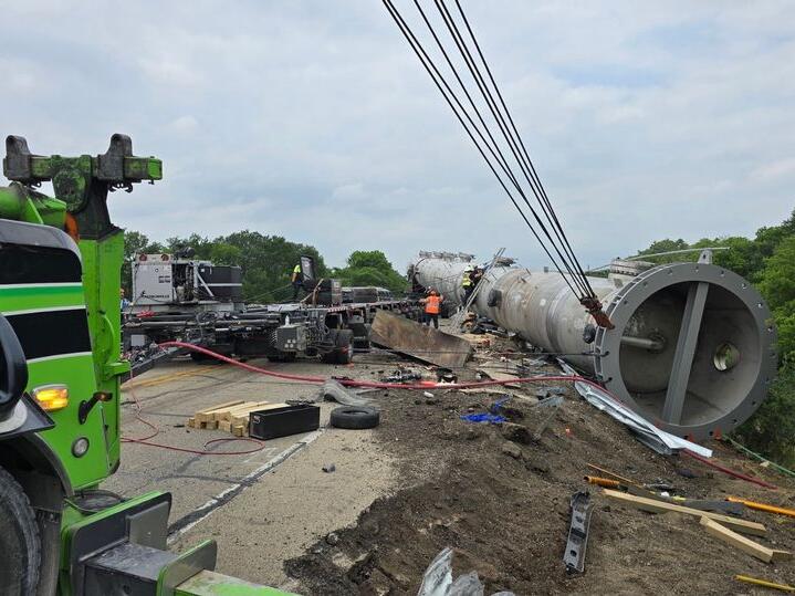Two people crushed to death after giant pipe falls off Texas trailer