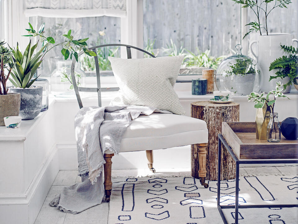 Does keeping a bucket of water in a room keep it cool? Experts share