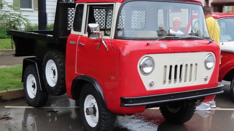 Jeep’s Forward Control put the cab over the engine of an 81-inch ...