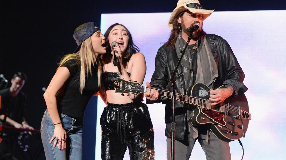Billy Ray Cyrus' Birthday Wish for Daughter Noah Comes With an(00)