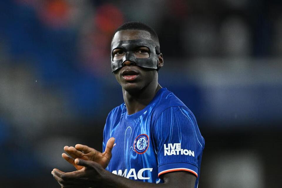 Why is Moises Caicedo wearing a mask for Chelsea against Nottingham ...