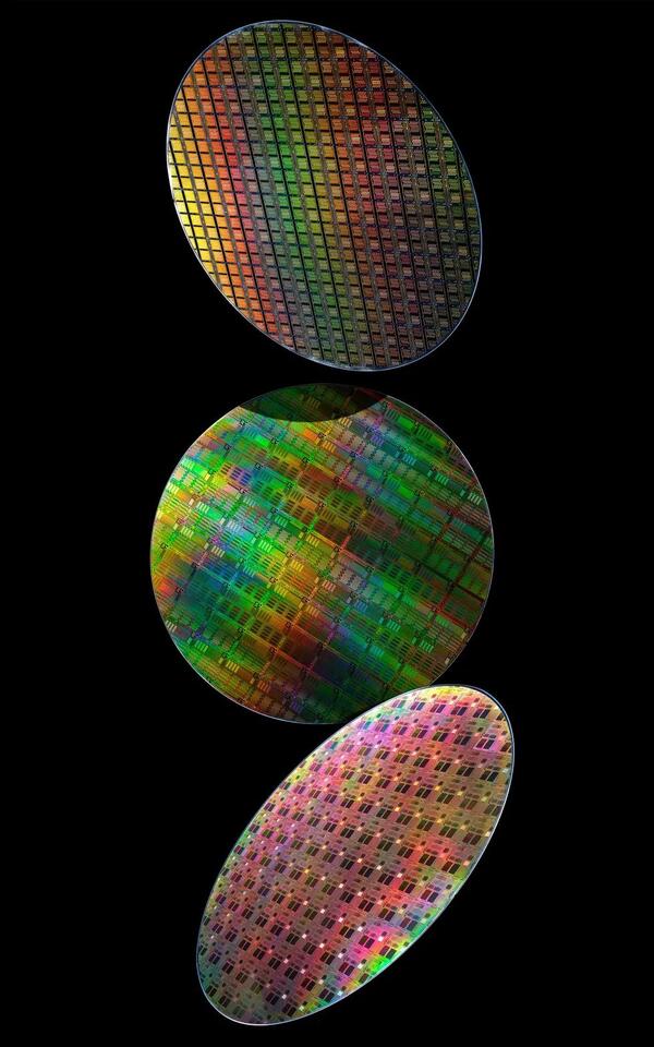 The U.S. Just Bet $1 Billion on Quantum Chip Manufacturing - NewsBreak
