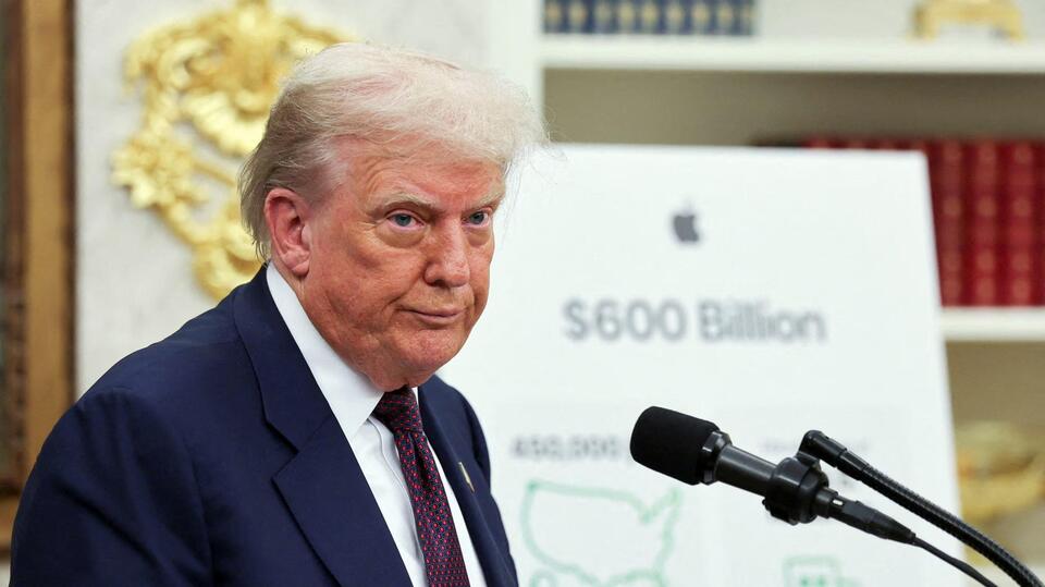 Trump Humiliated as Stars Laugh in His Face