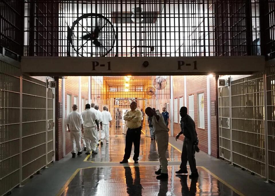 Texas prisons seek $298M for air conditioning. That's a fraction of what's needed.