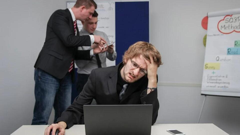 Digital Burnout: The “Offline Movement” Gaining Momentum Among Tech ...
