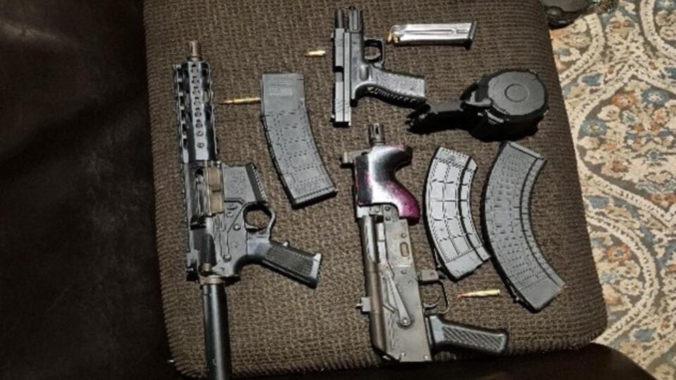 Man arrested after multiple guns, drugs found in home near Bartlett ...