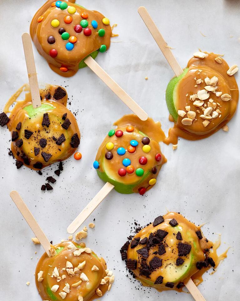 This DIY Caramel Apple Bar Is the Best Way to Serve Dessert on ...