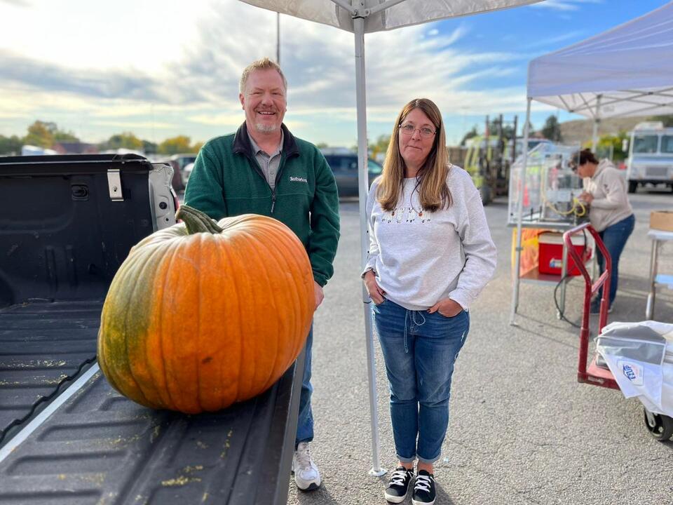 great-pumpkin-competition-raises-funds-for-food-bank