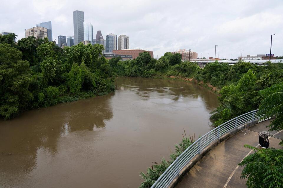 At least 8 dead as flash floods, powerful thunderstorms sweep across US