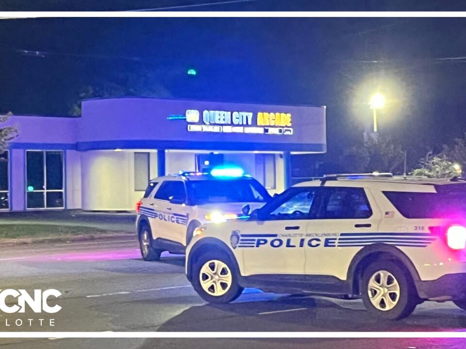 Deadly crash closes busy southwest Charlotte intersection for hours