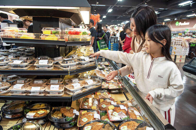 Popular NYC grocery store opens Bay Area location to massive line out the door