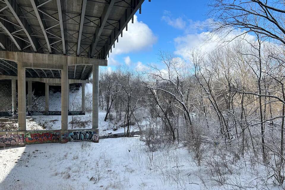 Tow Company recounts aftermath of I435 crash - NewsBreak