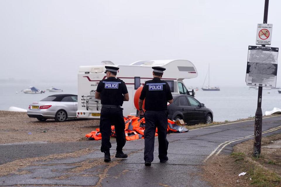Woman in her 50s dies on Isle of Wight seafront following ‘stay indoors' storm warning