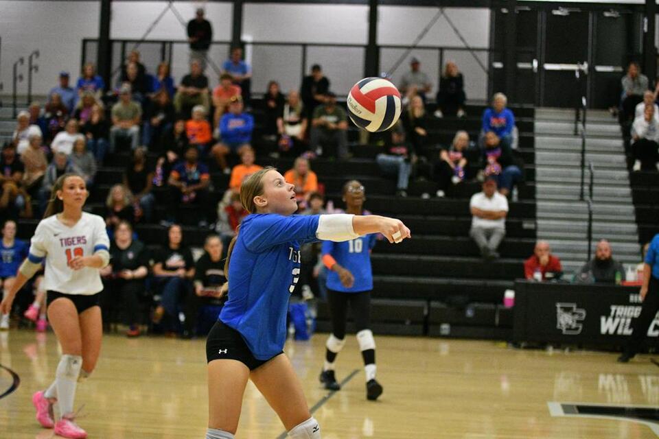 Christian County Sweeps Into Region Semifinal