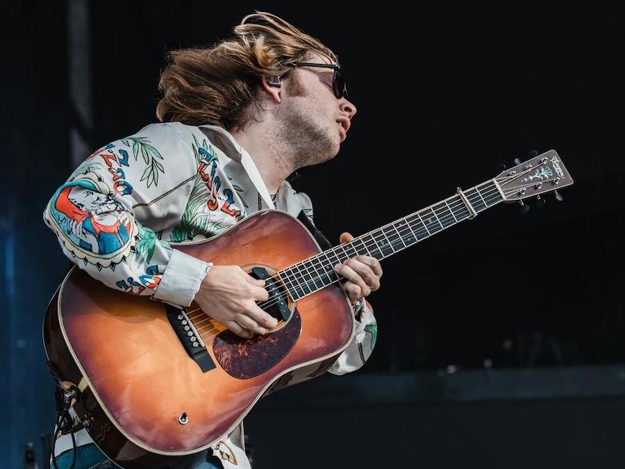 Billy Strings Unveils Fall 2024 Tour Dates, Announces Live Album