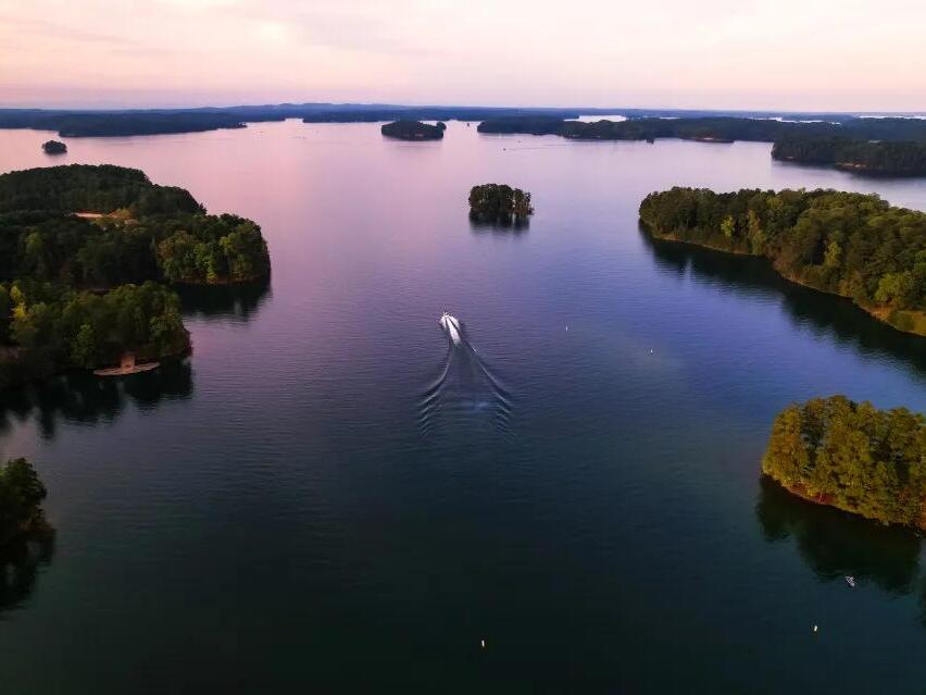How many people have died in Lake Lanier and why is it so dangerous?