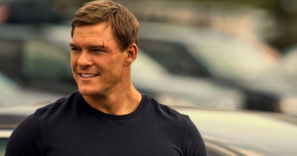 How Tall Is Alan Ritchson’s Reacher & What’s His Shoe Size? - NewsBreak