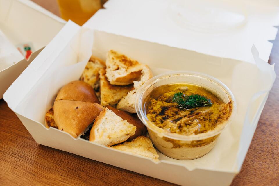 This Creamy Roasted Garlic Hummus Is Worth Making From Scratch - NewsBreak