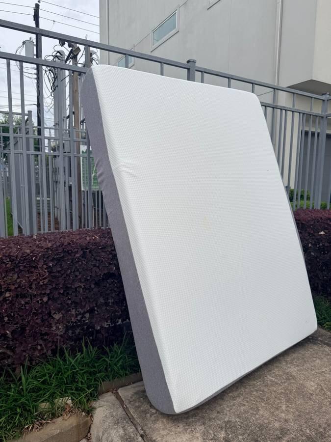 🎁 Freebies Up for Grabs in Houston — Furniture, Tools & More - NewsBreak