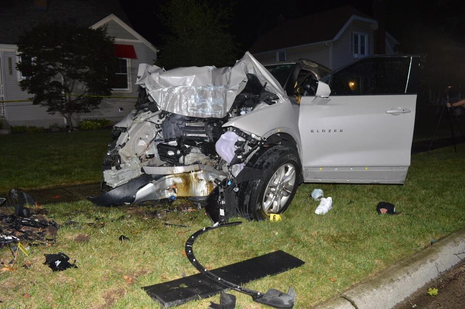 Car crash and fire kills 1, injures another in Berkley