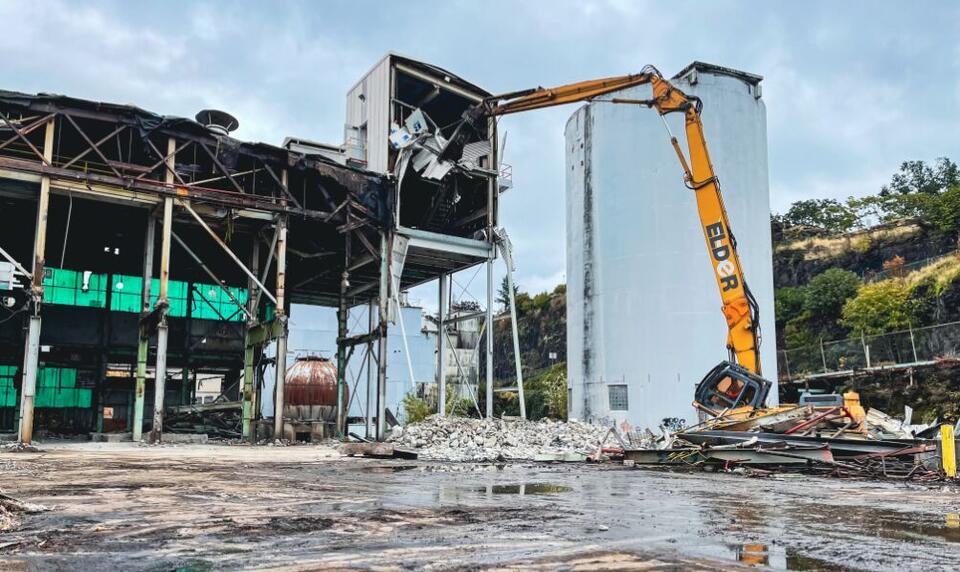 Grand Ronde tribes to take down Blue Heron administration building in ...