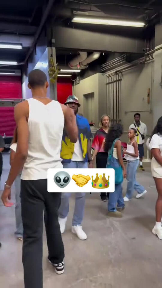 Wemby and LeBron link up at NBA summer league 🔥 (via @NBA @San Antonio