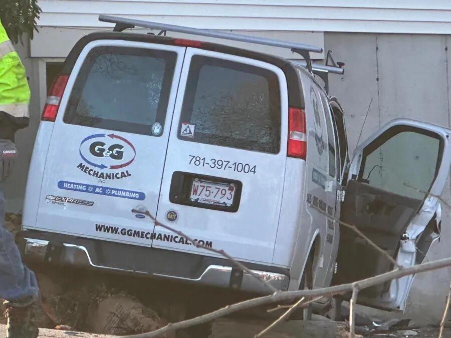 Driver injured after van crashes into house in Wakefield