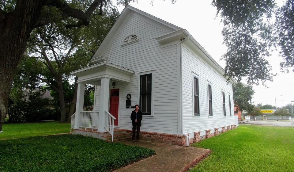 Cemetery tour will support ‘Grand Old Lady’ - NewsBreak