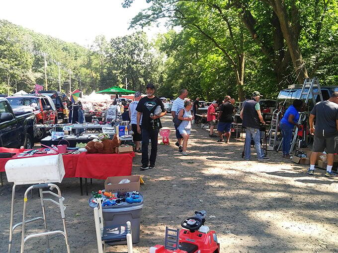 9 Enormous Flea Markets In Connecticut With Countless Treasures You Can ...
