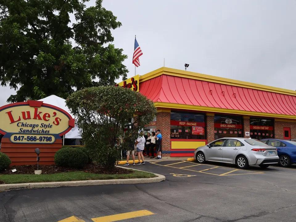 Luke's of Mundelein inducted into Vienna Beef Hot Dog Hall of Fame