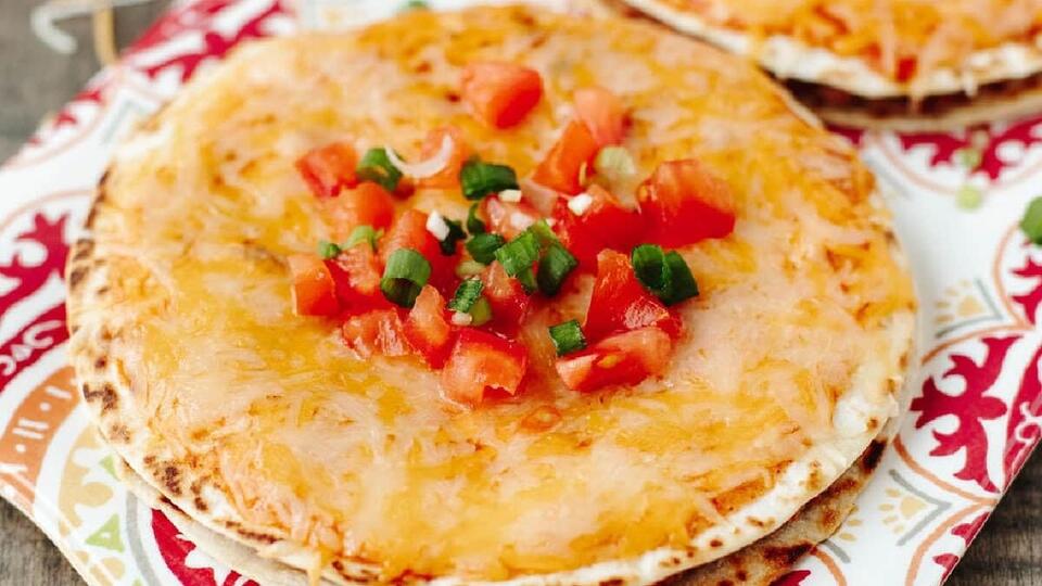 This Taco Bell Mexican Pizza Copycat Brings Back All the Classic Fast ...