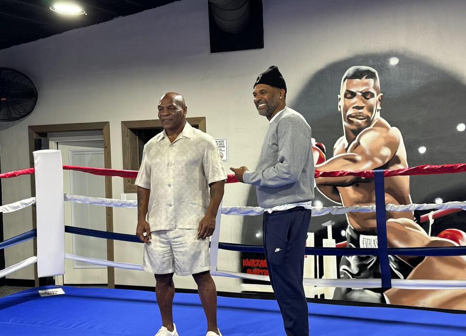 Mike Epps, Mike Tyson team up for boxing workshop