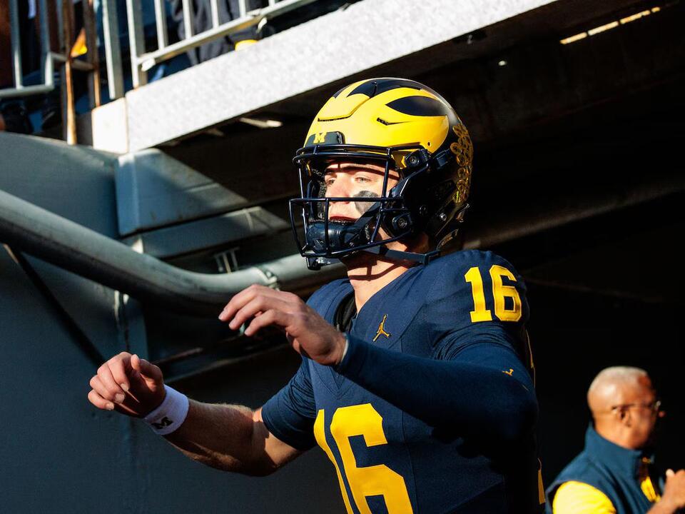 Michigan reportedly plans to start Davis Warren at QB vs. MSU