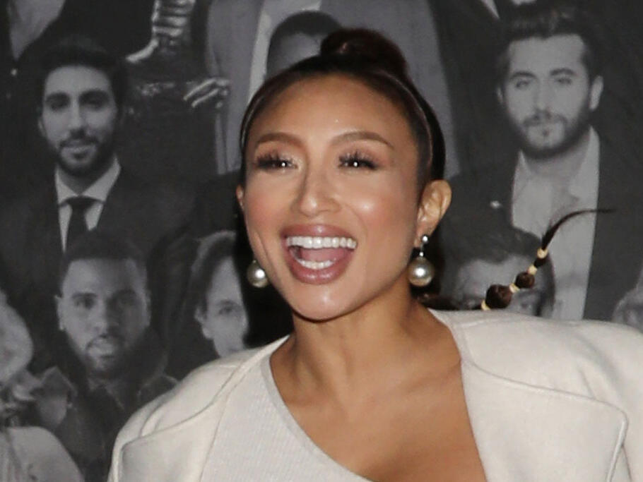 Jeannie Mai Celebrates Her Macy’s Collaboration in White Bodysuit & Matching Heeled Boots – NewsBreak