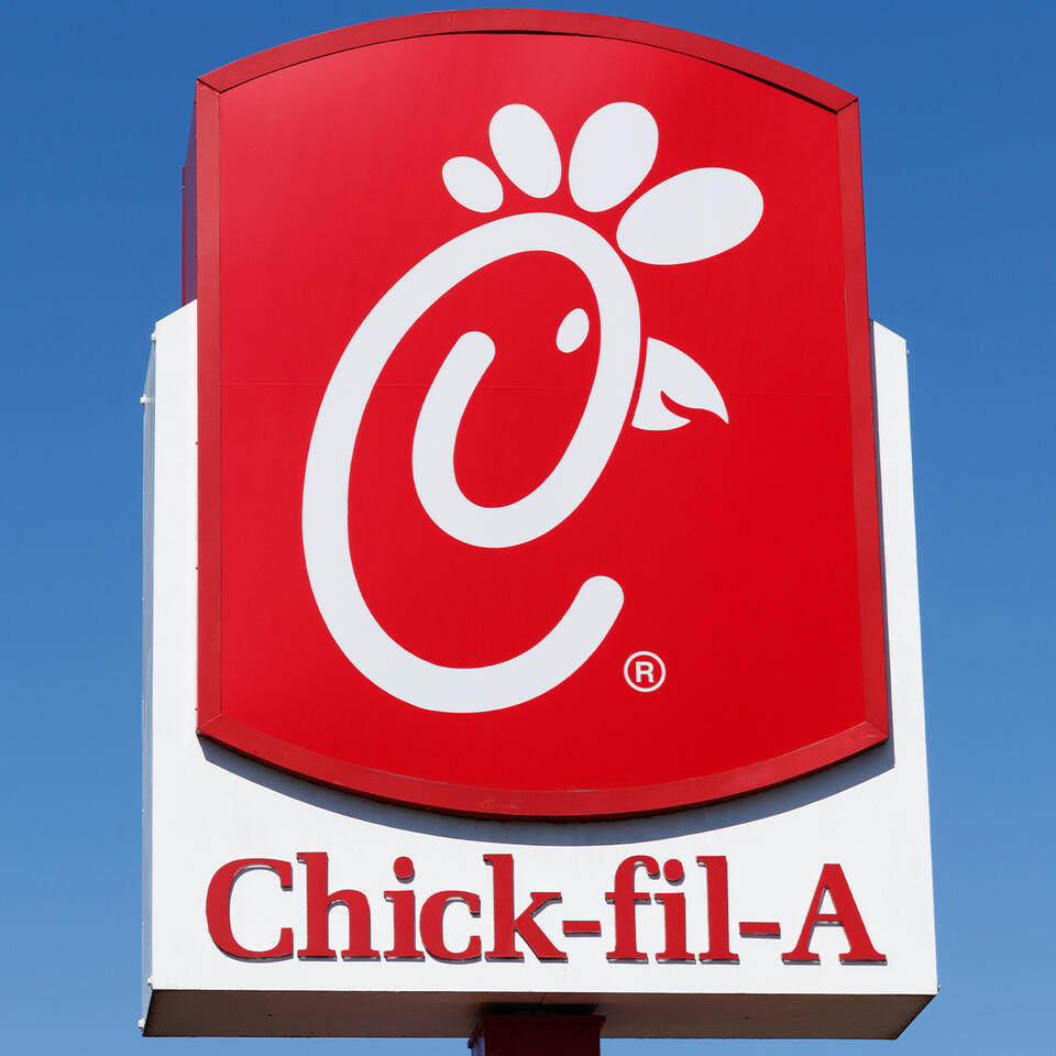 Chick-fil-A Fans Are Losing It Over The Chain's New Spicy Sauce ...