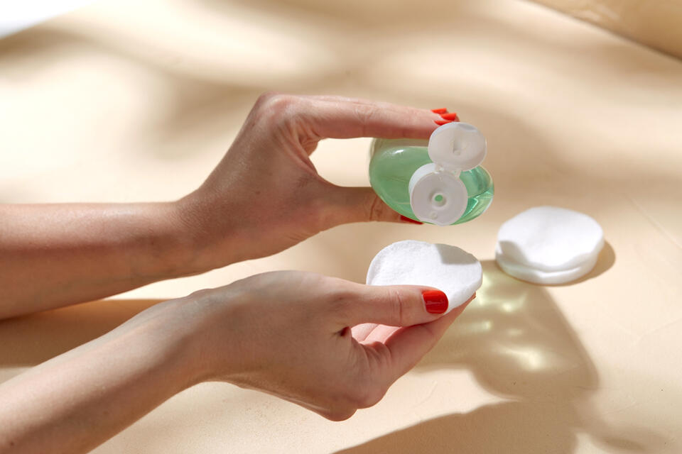14 New Year Skincare Steps to Try If Makeup Looks Patchy - NewsBreak