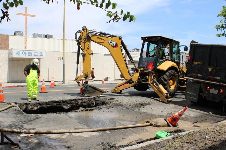 Westlake residents get their water back after main break floods streets