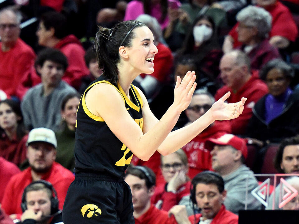 Caitlin Clark inches closer to all-time scoring record