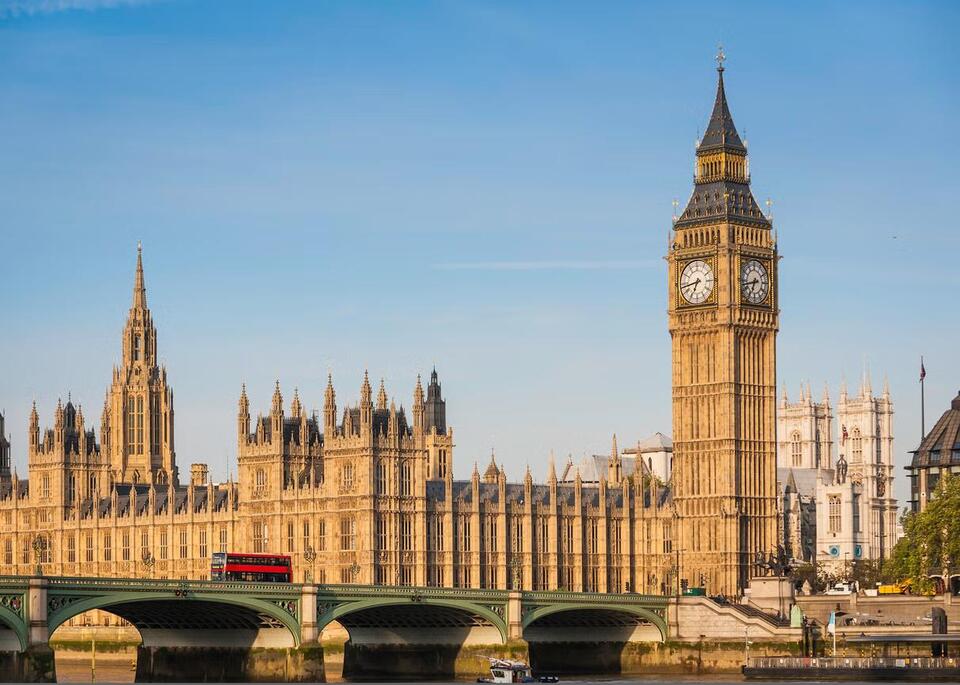 Westminster Bridge closed due to police incident - NewsBreak