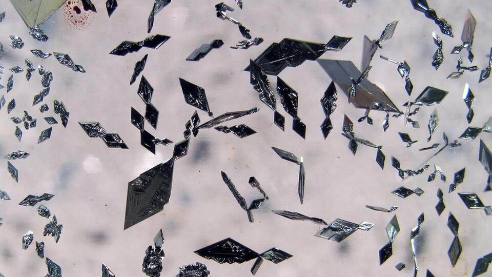 Next-generation solid ‘sandwich’ crystal designed to convert waste heat into electricity