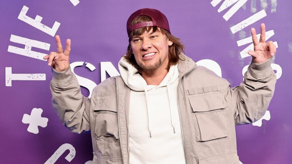 Is Theo Von In a Relationship? Inside the Comedian’s Dating History ...