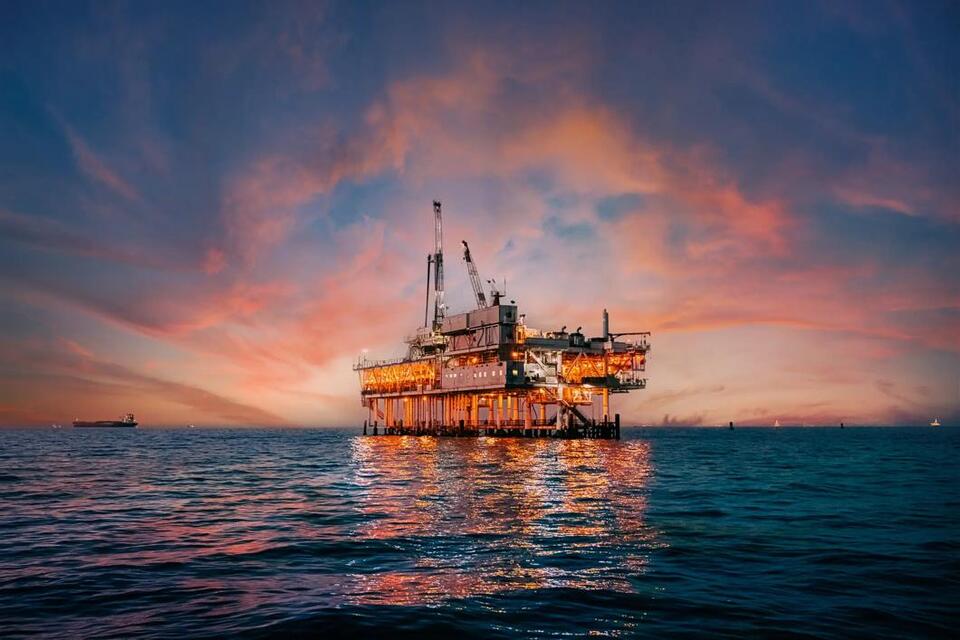 How the seabed can suddenly give way beneath an oil rig as Prospector 5 ...