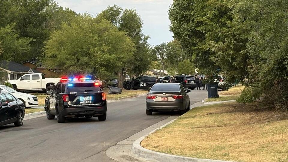 Suspect in custody after barricading inside southwest Oklahoma City home