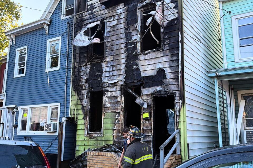 Fire on Hewitt Street leaves two children dead, two firefighters injured