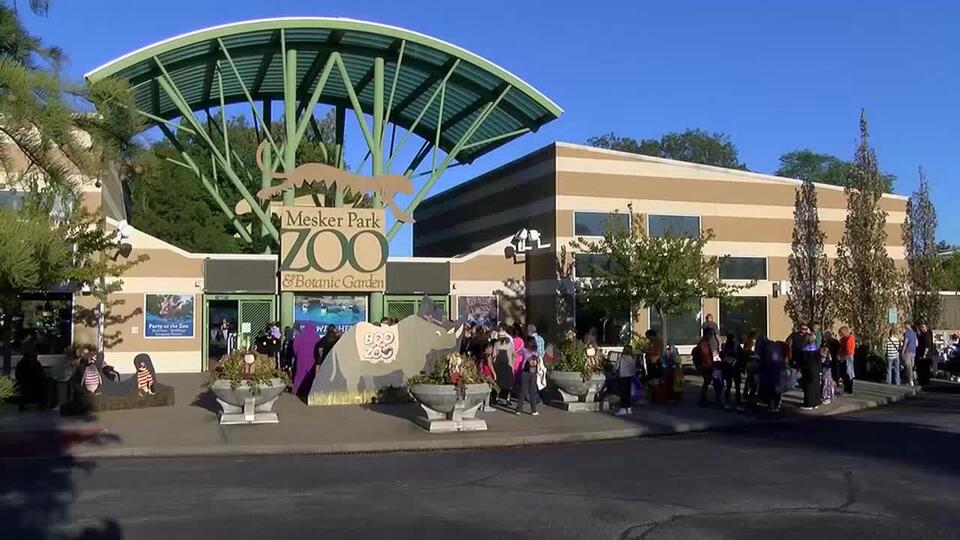 Mesker Park Zoo rewards students for good report cards - NewsBreak