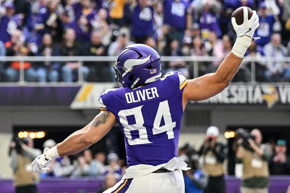6 Minnesota Vikings TE Targets After Josh Oliver’s Season-Ending Injury ...